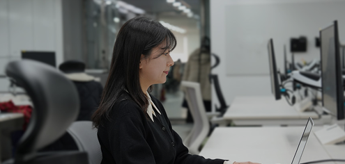 일하고 있는 모습의 사진